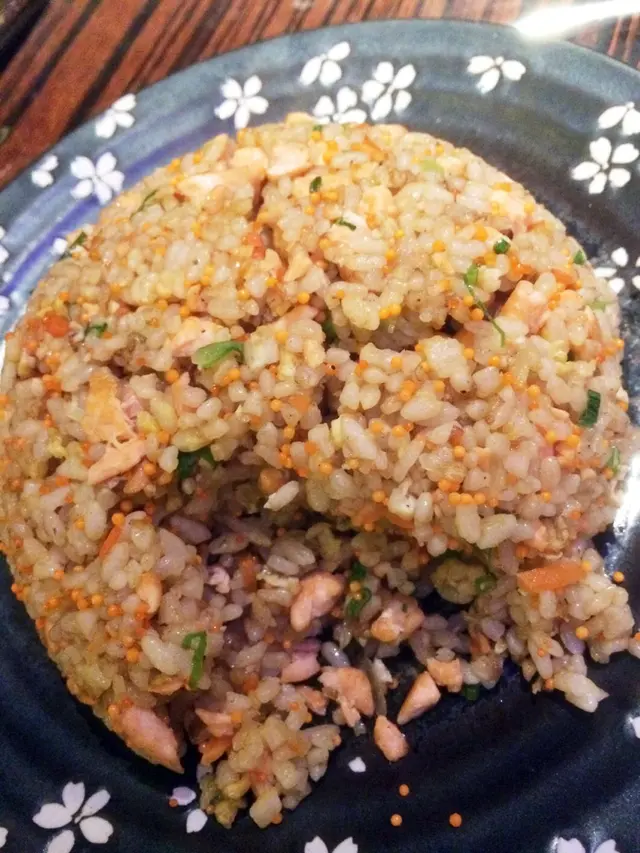 三文魚蟹子炒飯