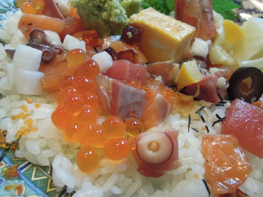 美美的鱼生饭是艺术品