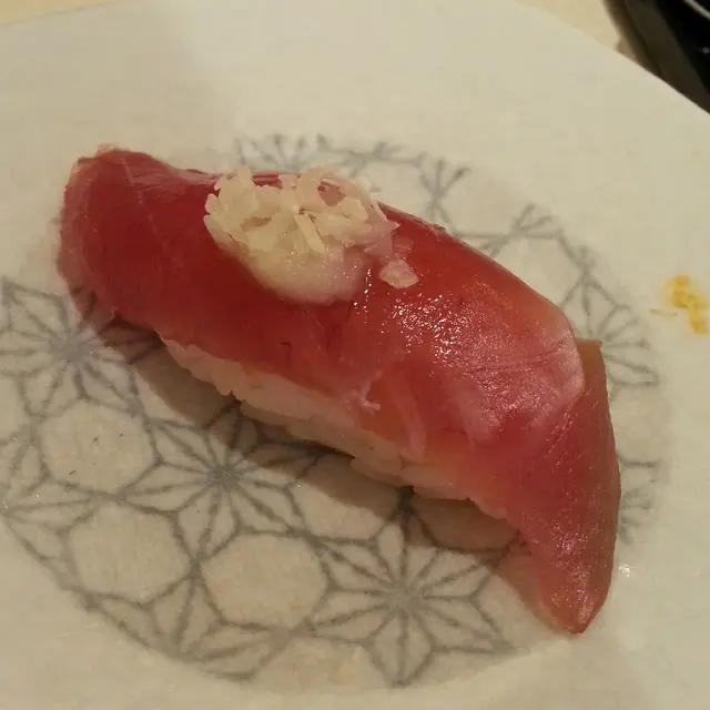 肉的質感霉霉的,魚腥味較重,但還是吃得出是新鮮的