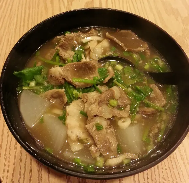 羊肉雖多，但不太好吃，單吃麵跟湯就好了！