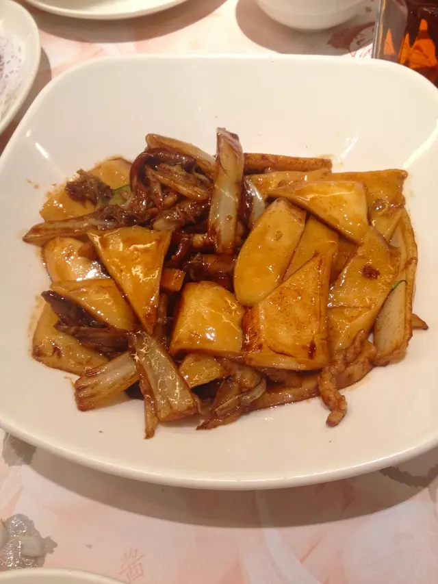 年糕夠韌，有嚼勁。醬油味濃，大白菜、肉末及年糕搭配的剛剛好。推薦