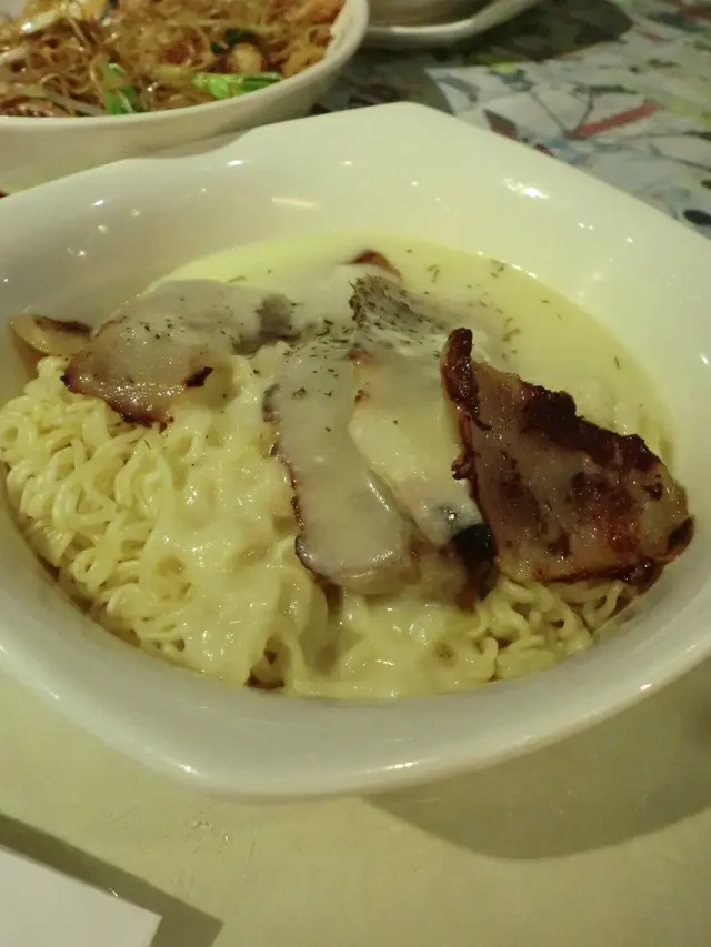阿芝芝士撈麵配豬頸肉