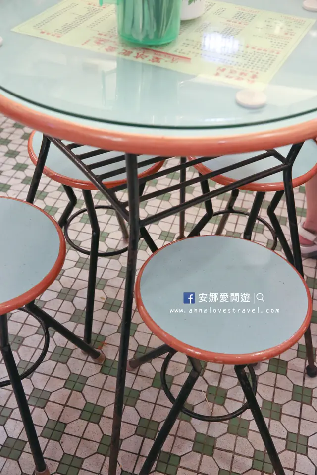 從舊店搬來的桌椅