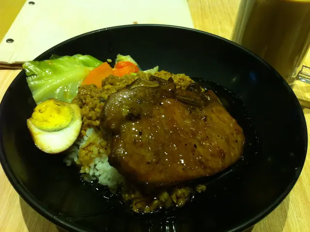 香茅豬扒肉燥飯