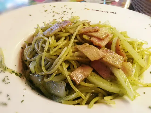 意粉太過乾身, 羅勒醬味道亦不突出
