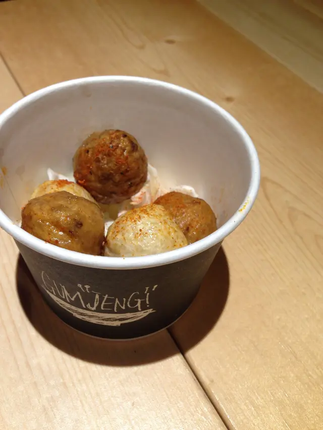 Black-and-white mixed meat balls