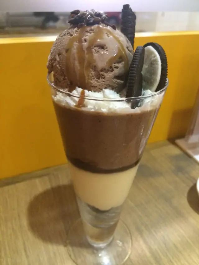 「特濃黑白 Tiramisu究整新地 $39」