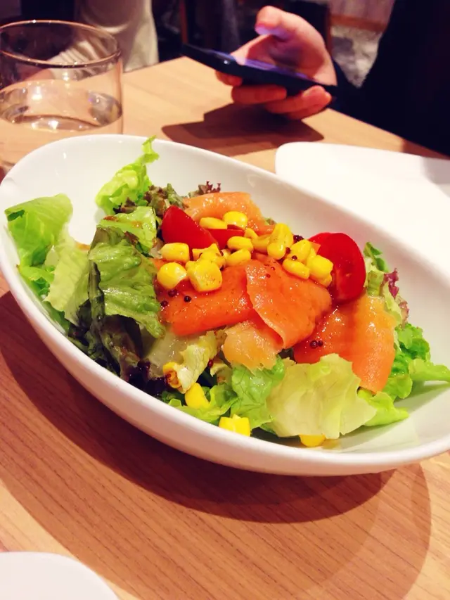 煙燻三文魚野菜沙律