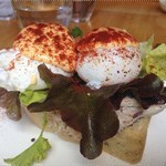 Poached eggs with crab