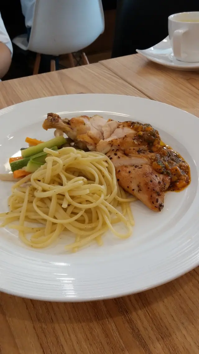 雞扒肉 OK, 但意粉鹹咗 d