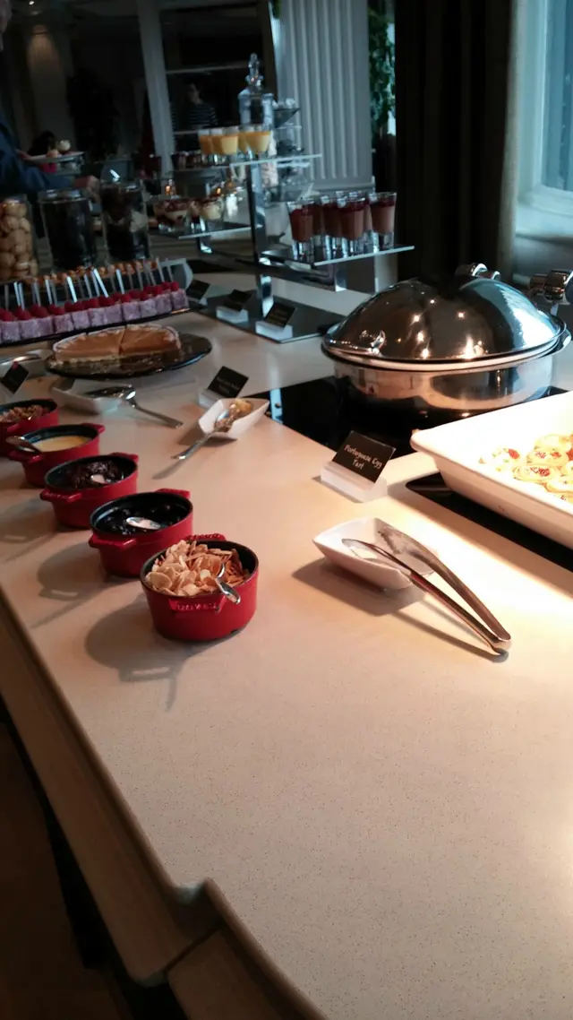 食物擺放整潔優雅，感覺十分舒適。