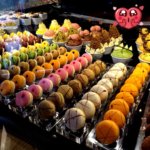 琳琅滿目的甜品櫃