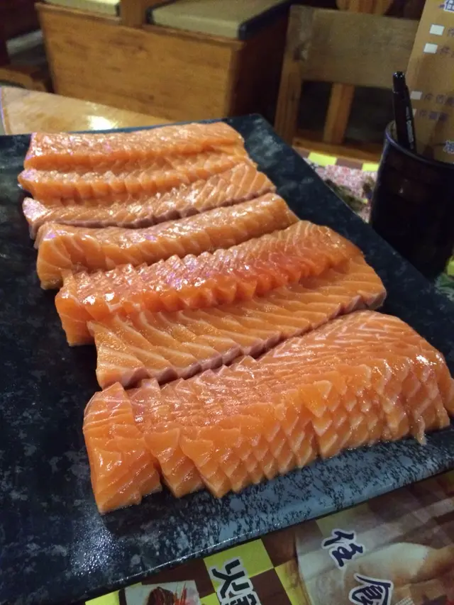 寫80件三文魚真係比足80件，好yeah!!