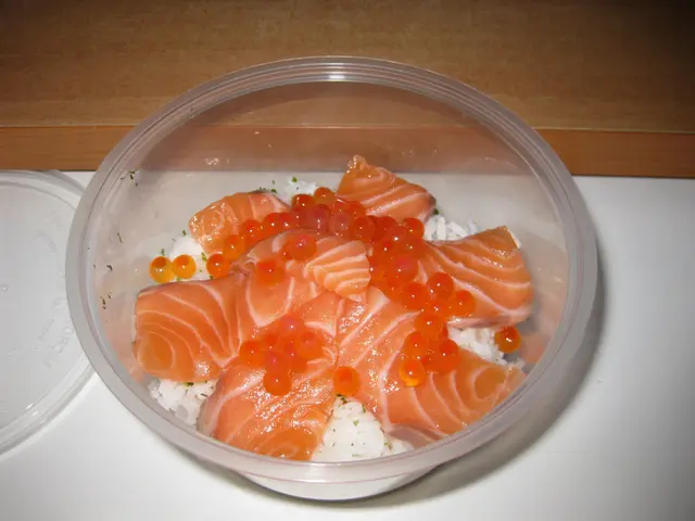 三文魚親子飯喎...