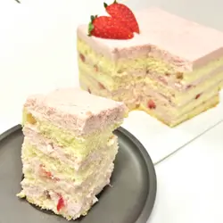 Pink Lady 士多啤梨千层蛋糕