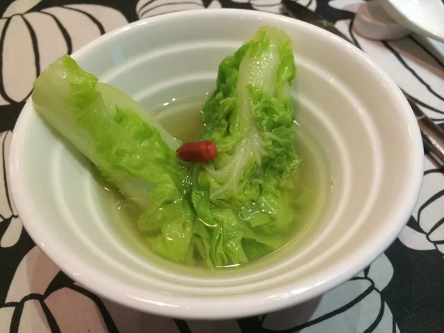 蟹湯菜苗 – 吃過一系列濃味的食物,這道菜顯得淡而無味了.