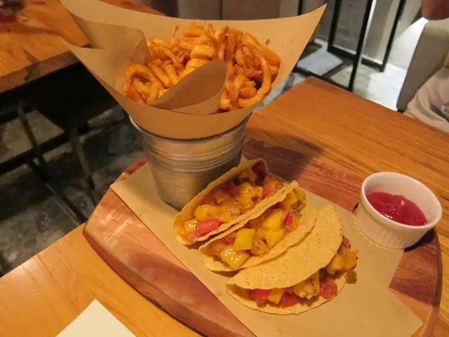 香芒沙沙配魚柳玉米脆夾餅