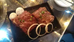 牛肋骨,"鲜!" 我个人比较喜欢原味唔腌,原来每旧有order先即时改做卷起形状,韩国野真讲究!