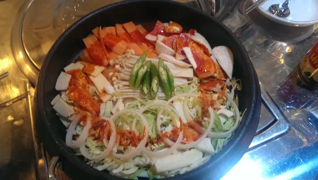 雞件pan必試，較棘，之後撈埋D飯再炒私人加左芝士，因為係最後先食，已食飽飲飽，不過都k.o哂!