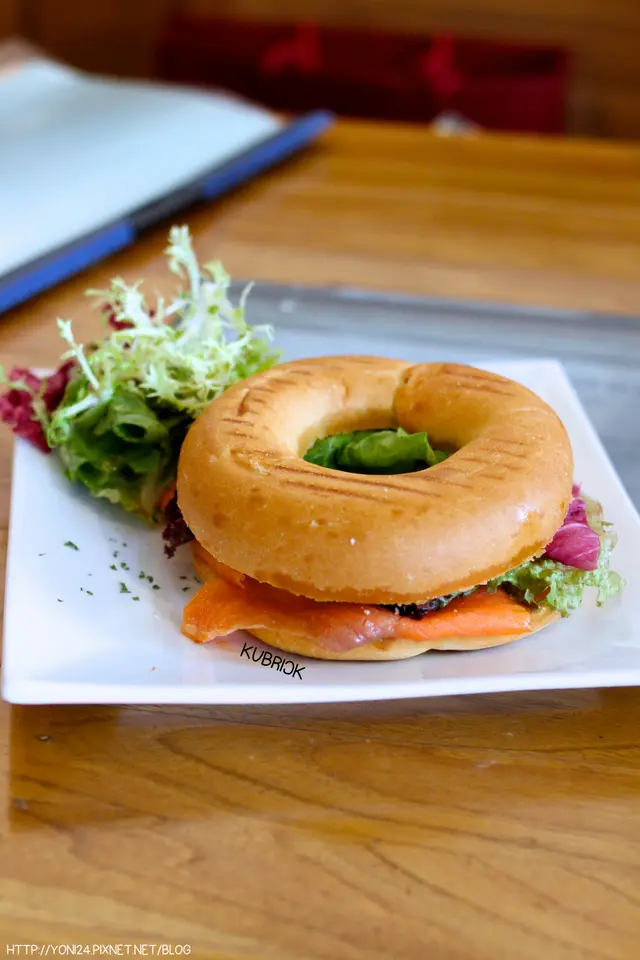 煙三文魚忌廉芝士比高烘包