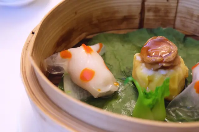 雙生金魚餃伴鮑魚燒賣 - 鮮蝦餃