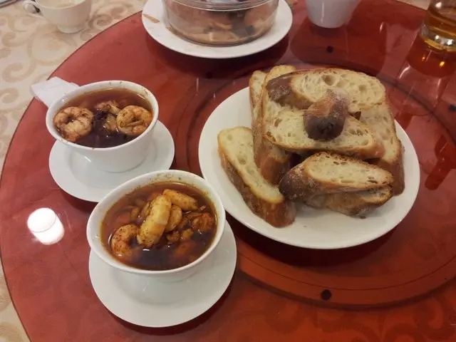 香爆蒜片蝦跟法包