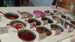 右边 toppings ~ 干果, 糖果, 朱古力, 健康燕麦共14款