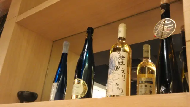 餐廳層架上的一角