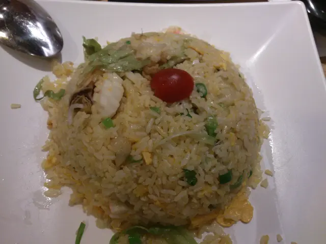 菠蘿海鮮炒飯 $52