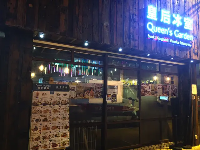 光亮的招牌懷舊的身影