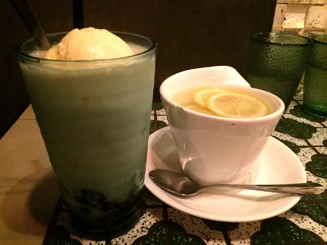 強烈的時代感與懷舊感對比