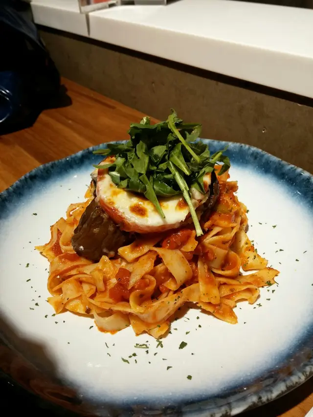 tagliatelle aubergine tomato &mozzarella mountains