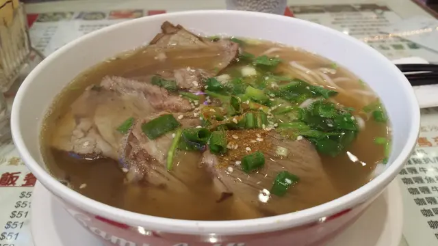 青藏牛肉麵套餐，火辣牛丸湯拉麵，麵條夠彈性，牛丸辛辣味道十足。