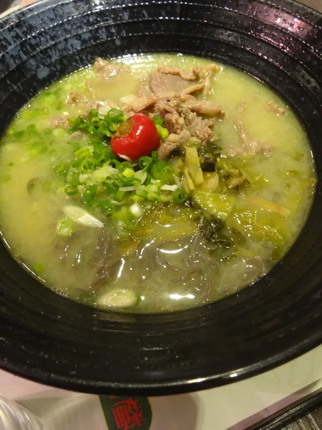酸菜湯安格斯牛肉墨魚麵