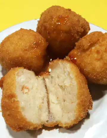 炸手打鮮蝦丸