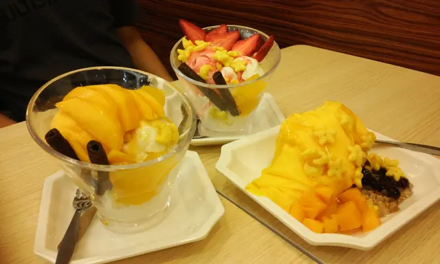 芒果乳酪雪糕、士多啤梨乳酪雪糕、香芒綿花冰