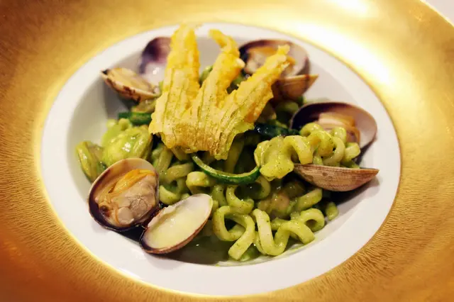 Traditional home-made fusilli with clams and zucchini 傳統螺絲粉伴海蜆及黃瓜
