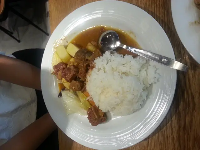 薯仔硬到揼得死人嘅哩腩飯