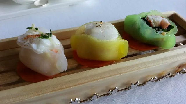 川椒蝦籽星斑餃,金箔燕液帶子餃,長腳蟹肶菜苗餃