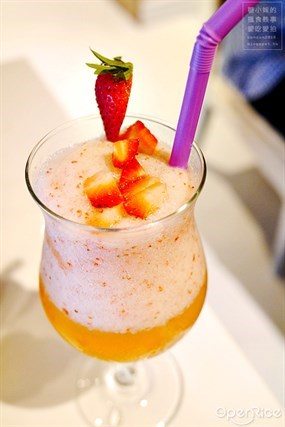 士多啤梨蘆薈冰果汁 - 銅鑼灣的Pokka Cafe