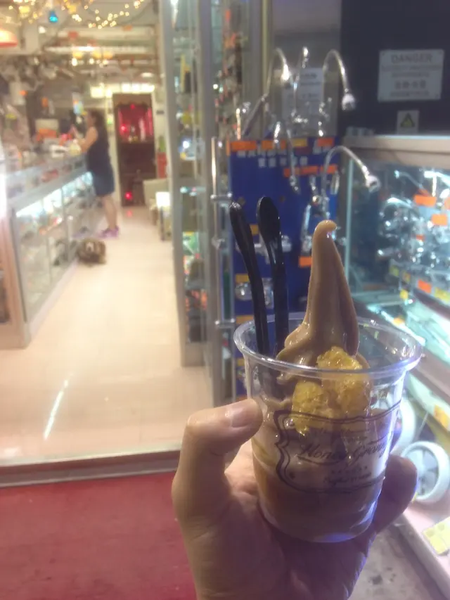 size有點少。(特別拿背後的狗狗作背景。。哈哈)