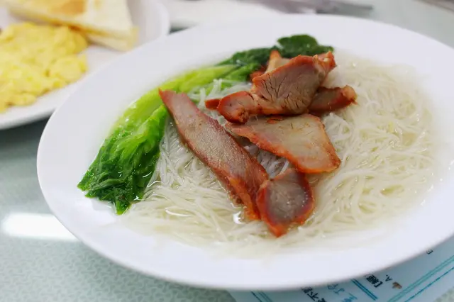 又是叉燒湯米,今次多了菜