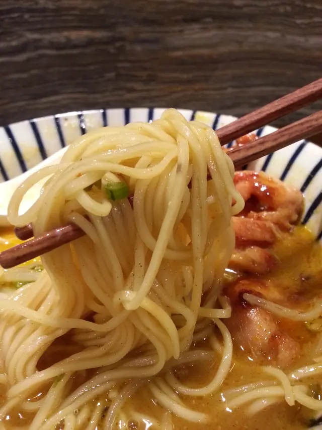 麪條有點像蝦子麪之質感