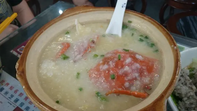 估唔到牛記整既水蟹粥都幾好味,呢個係細鍋, 足足有2隻蟹, 好鮮味