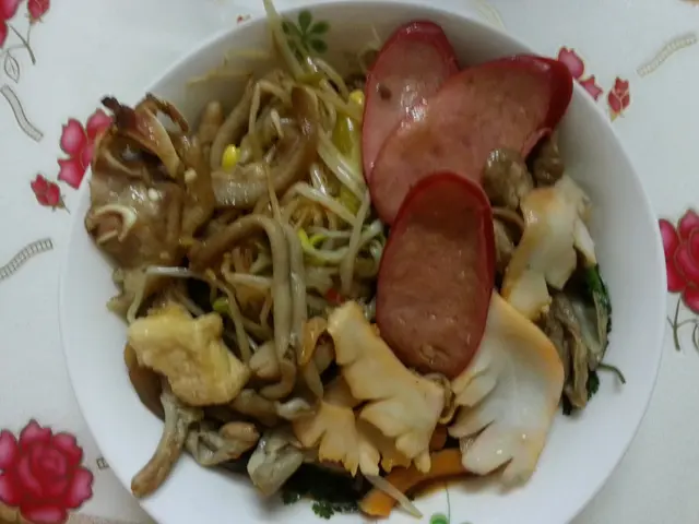 $89一份滷水拼盤但有一半是芽菜