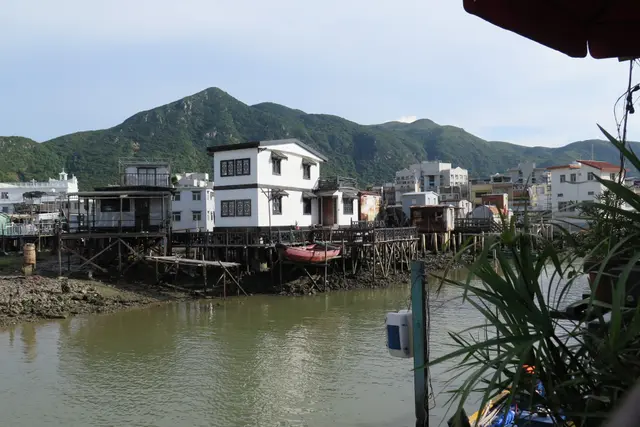 環境清幽, 有山有水.