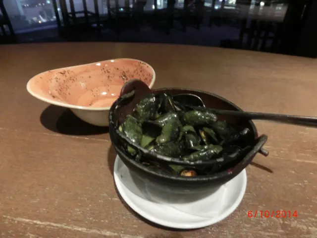 Mussels In Parsley And Garlic Green Sauce