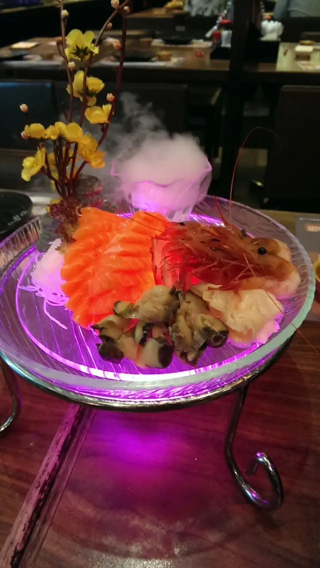 入座送的翅身拼盤,很新鮮