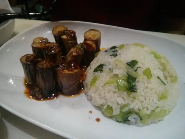 有驚喜，茄子軟硬度適中(個人口味) , 茄子汁撈飯一流！