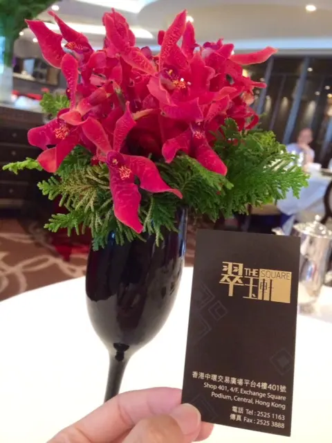 火紅色的蘭花，令人驚艷